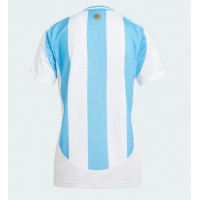 Camisa de Futebol Argentina Equipamento Principal Mulheres Copa America 2024 Manga Curta